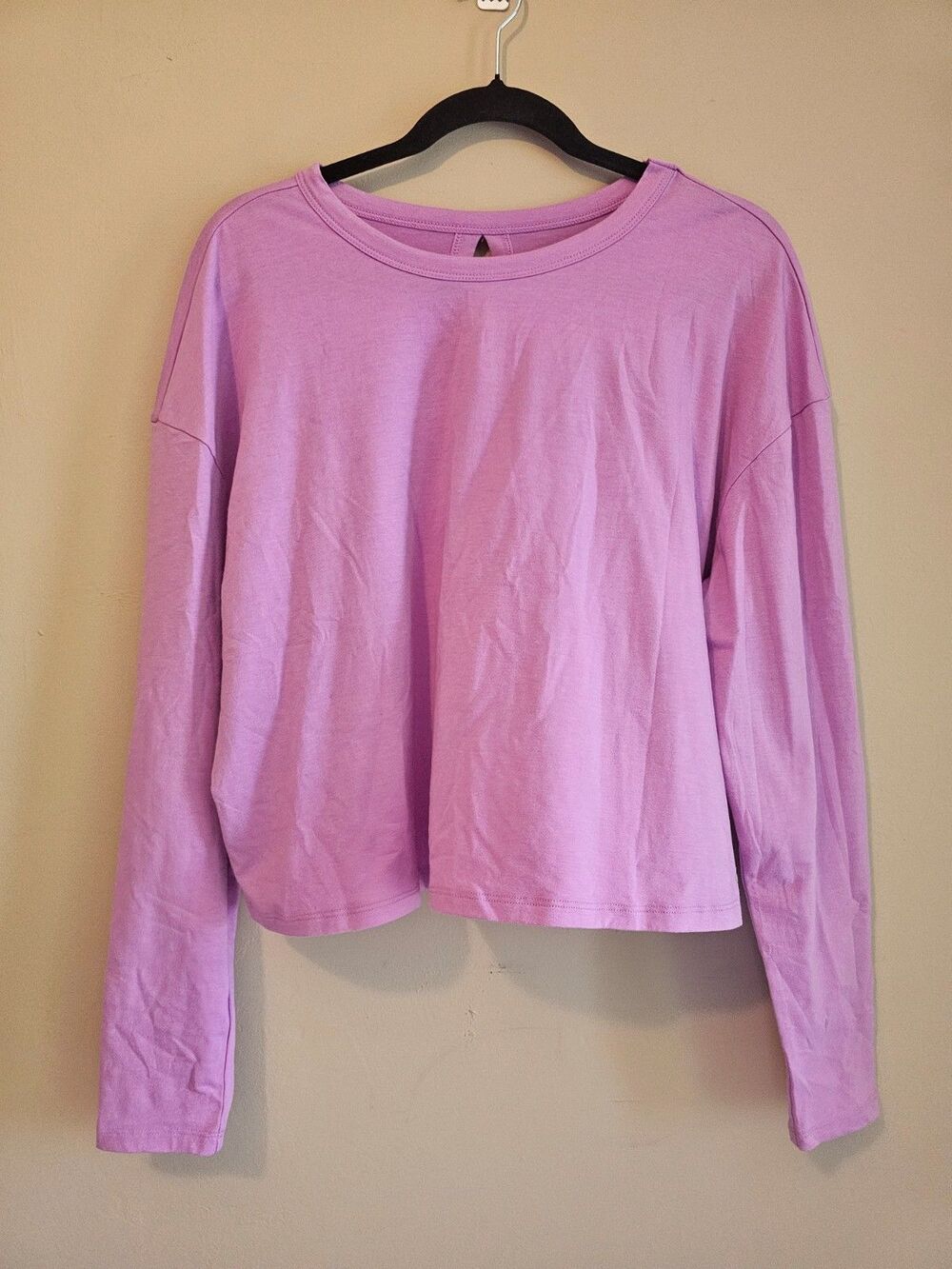 Athletic Long Sleeved pink/purple Top Size Large open back-Apana